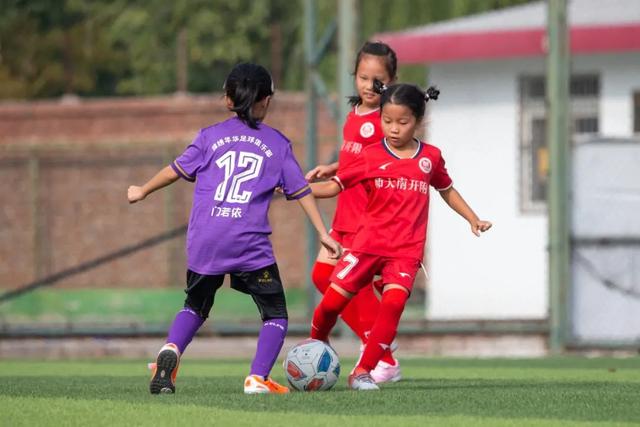 杨晨谈青训人才流失：目前基层教练培训不完善